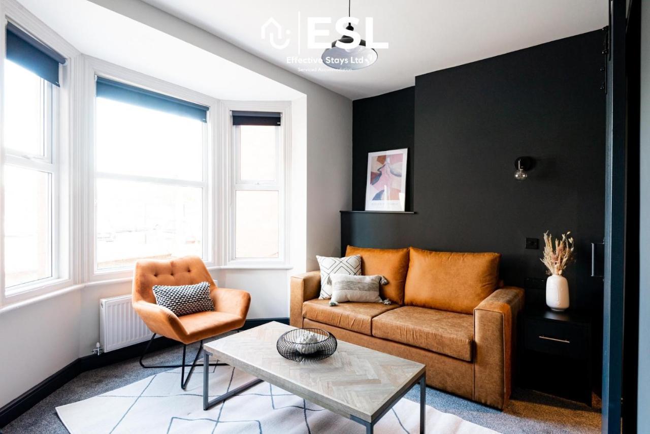 Central 5 Bedroom Townhouse Perfectly Located 2 Mins Walk From The Train Station Chester Exterior photo